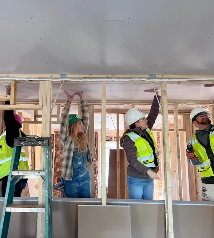 Build a Stronger Team Through Group Volunteering