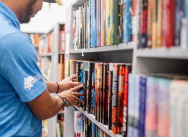 Julia's Cafe Bookstore Volunteer
